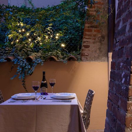بولونيا Luxury Suite In The Center I Private Patio & Kitchen المظهر الخارجي الصورة