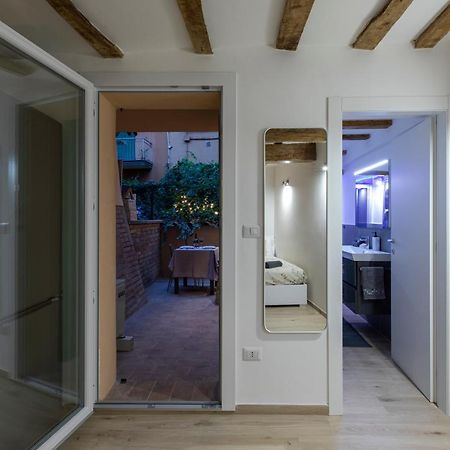 بولونيا Luxury Suite In The Center I Private Patio & Kitchen المظهر الخارجي الصورة