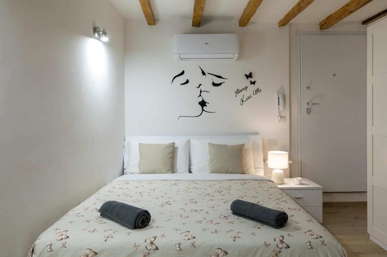 بولونيا Luxury Suite In The Center I Private Patio & Kitchen المظهر الخارجي الصورة